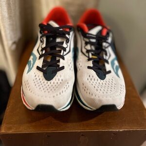 Saucony Endorphin Speed 2 Men’s size 10.5 Color: White, yellow, Navy, Orange